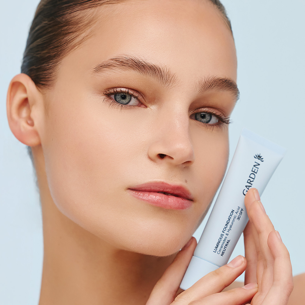 GARDEN Luminous Foundation with 30 SPF 102 porcelain 30mL - Image 2